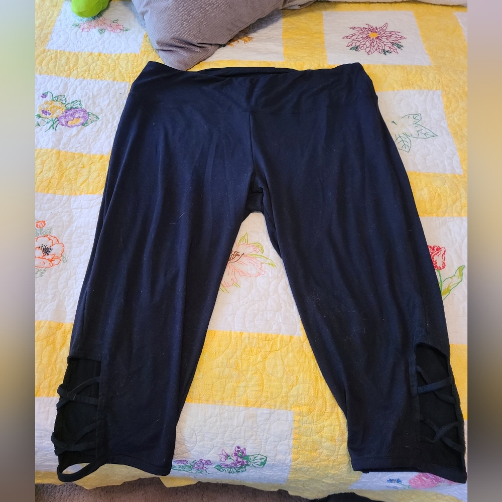 Balance Cropped Yoga Leggings black with lattice at the calf XXL